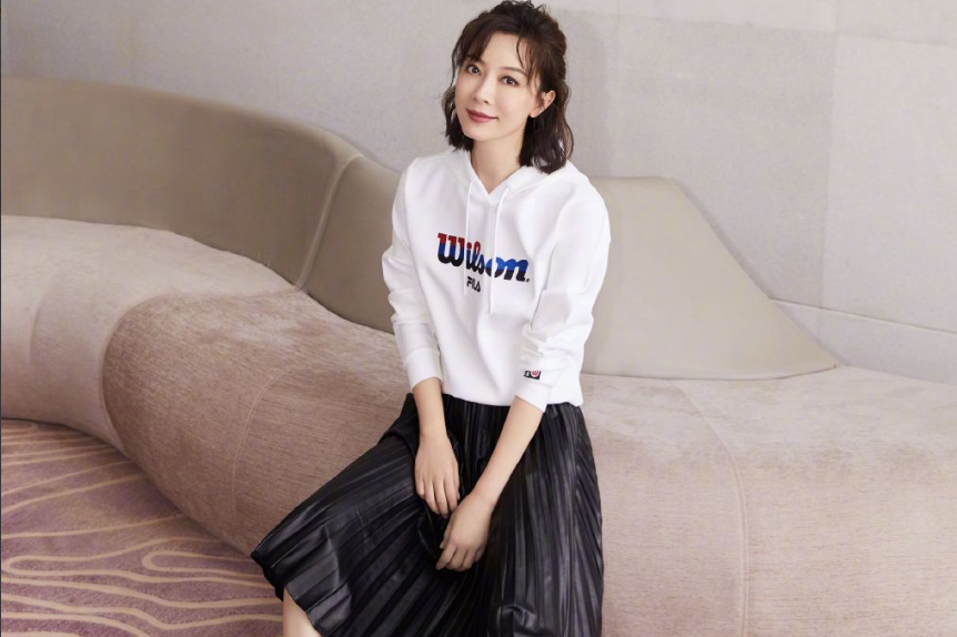 陈数|陈数老公晒与年轻女子亲密照，背景亮了，陈数一个月前跟继子合体