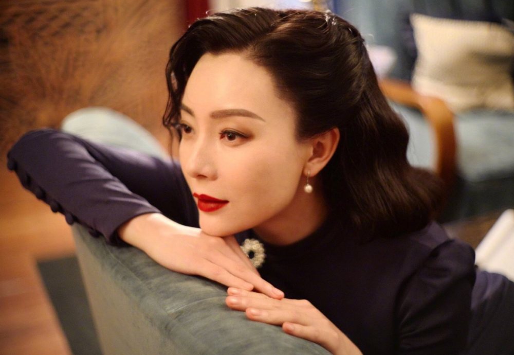 陈数|陈数老公搂女子亲吻头发，称对方是表妹却遭质疑：不懂避嫌？