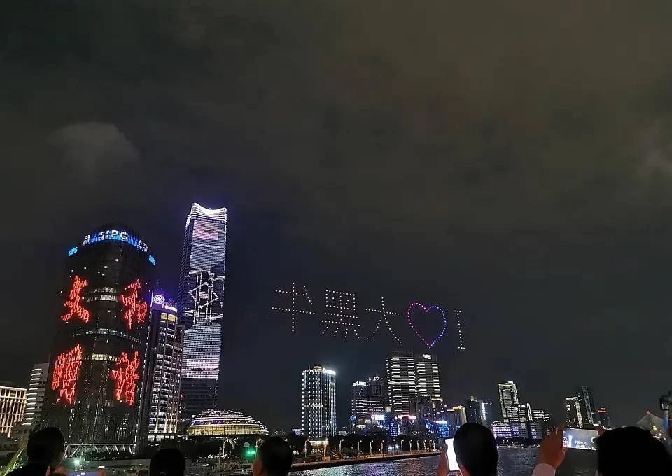 范冰冰|范冰冰李晨复合？女方用无人机示爱，大方表白“我爱大黑牛”