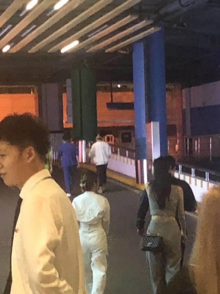 范冰冰|范冰冰李晨复合？女方用无人机示爱，大方表白“我爱大黑牛”