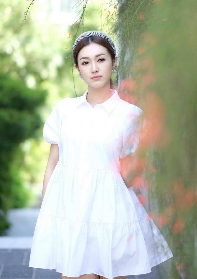 张宝儿叹青春有限被质疑催婚获男友批准放泳装照新剧取代视后