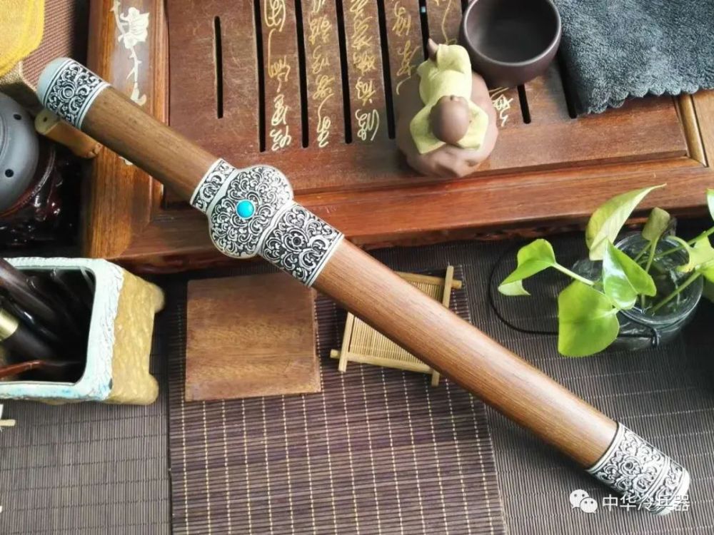 佳人|宝剑赠英雄，红粉赠佳人！精致实用的短剑，才是才子佳人的最爱