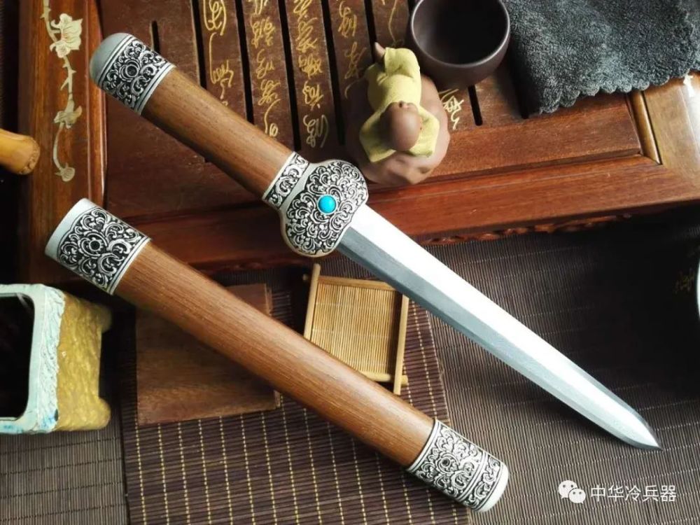 佳人|宝剑赠英雄，红粉赠佳人！精致实用的短剑，才是才子佳人的最爱