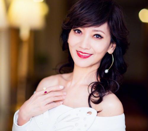 赵雅芝|1989年，他抛妻弃子遁入空门，只因赵雅芝的“诱惑”，后悔吗