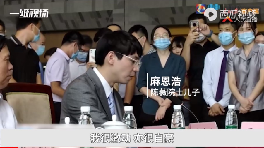 真美女学霸累白了头发