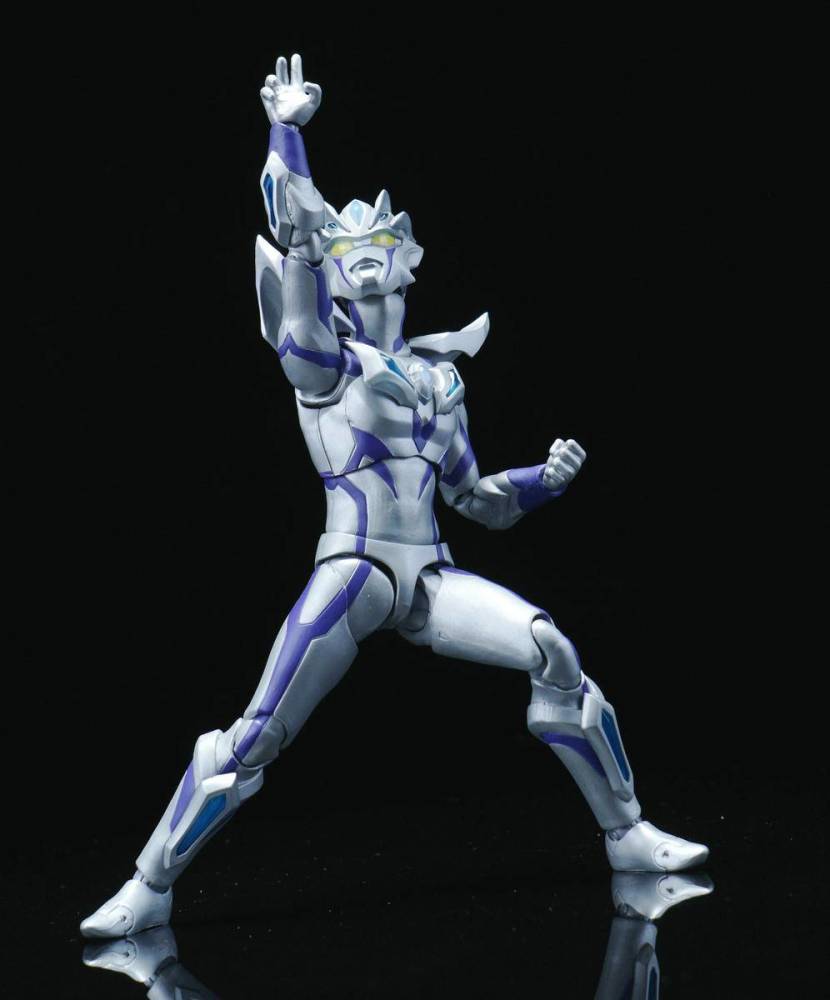 万代shf赛罗奥特曼超越极限形态