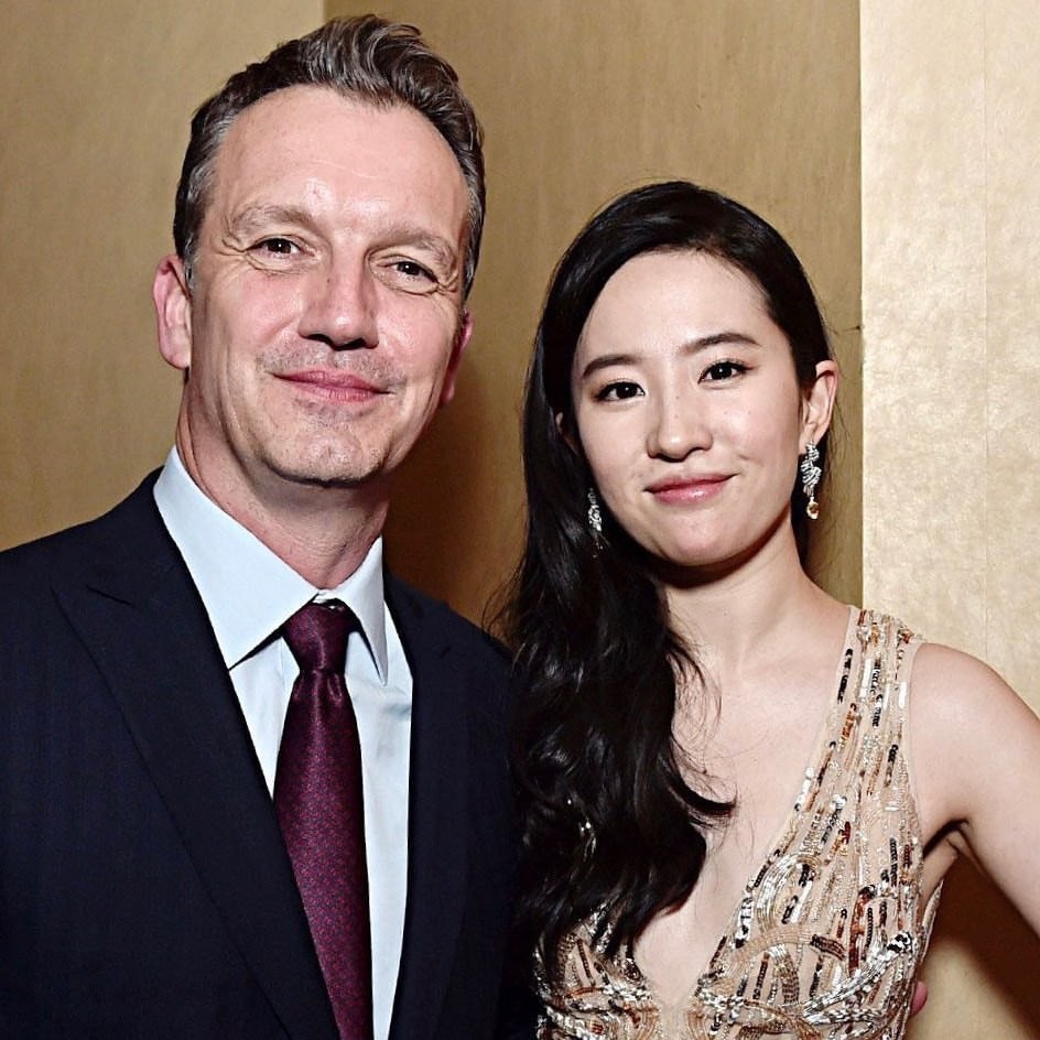 刘亦菲|仙女刘亦菲颜值崩了？最新照片脸明显发腮，曾经的顶级美貌已不再