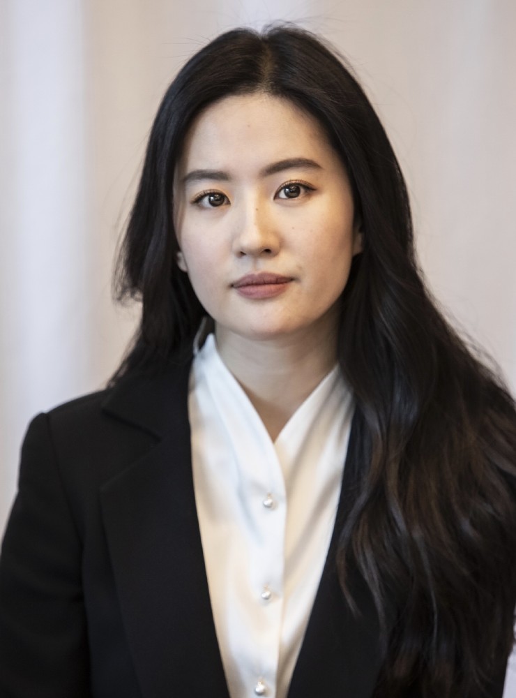 刘亦菲|仙女刘亦菲颜值崩了？最新照片脸明显发腮，曾经的顶级美貌已不再