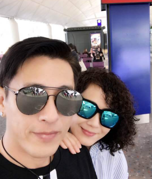 54岁"令狐冲"为妻子庆生,晒近照保养得宜,结婚12年膝下无子