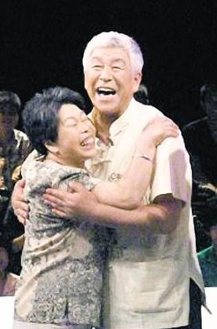 张洪杰|老戏骨张洪杰，不仅被“骗婚”带瘫痪妻拍戏，75岁还被儿女压榨