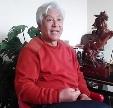 张洪杰|老戏骨张洪杰，不仅被“骗婚”带瘫痪妻拍戏，75岁还被儿女压榨