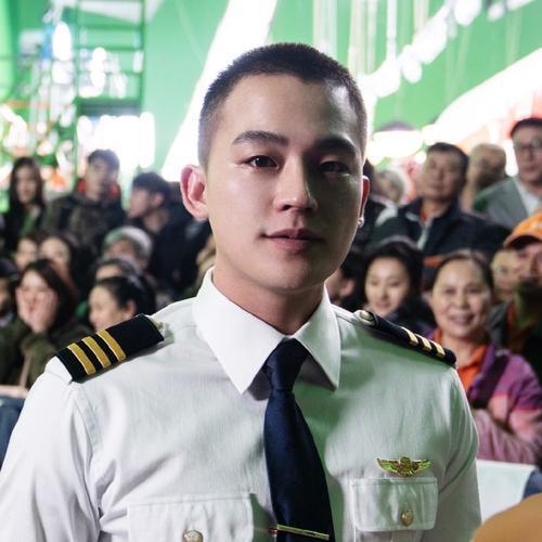 欧豪|欧豪拍《八佰》48小时不睡觉，管虎：他内心有一股狠的东西