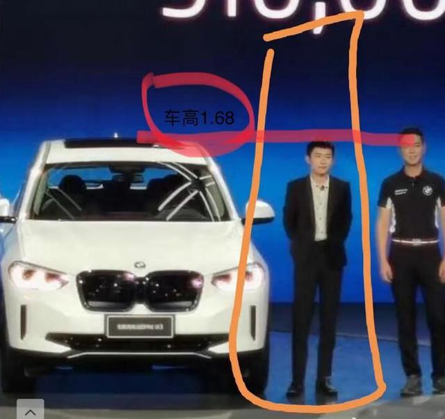 易烊千玺|身高被嘲后，易烊千玺穿大红衣飞北京，青筋明显男友力爆棚，胖虎穿着成焦点