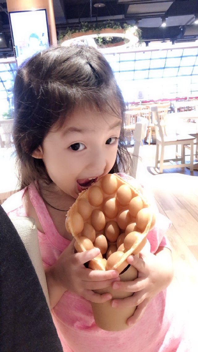 《爸爸去哪儿》7年后,刘畊宏晒女儿近照,小泡芙一点没长歪!
