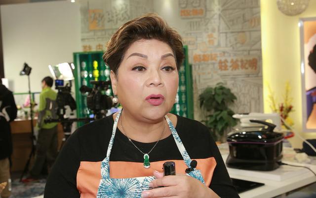 谢嘉怡|人红是非多！港姐冠军谢嘉怡疑似不雅照传出，获肥妈力证并非本人