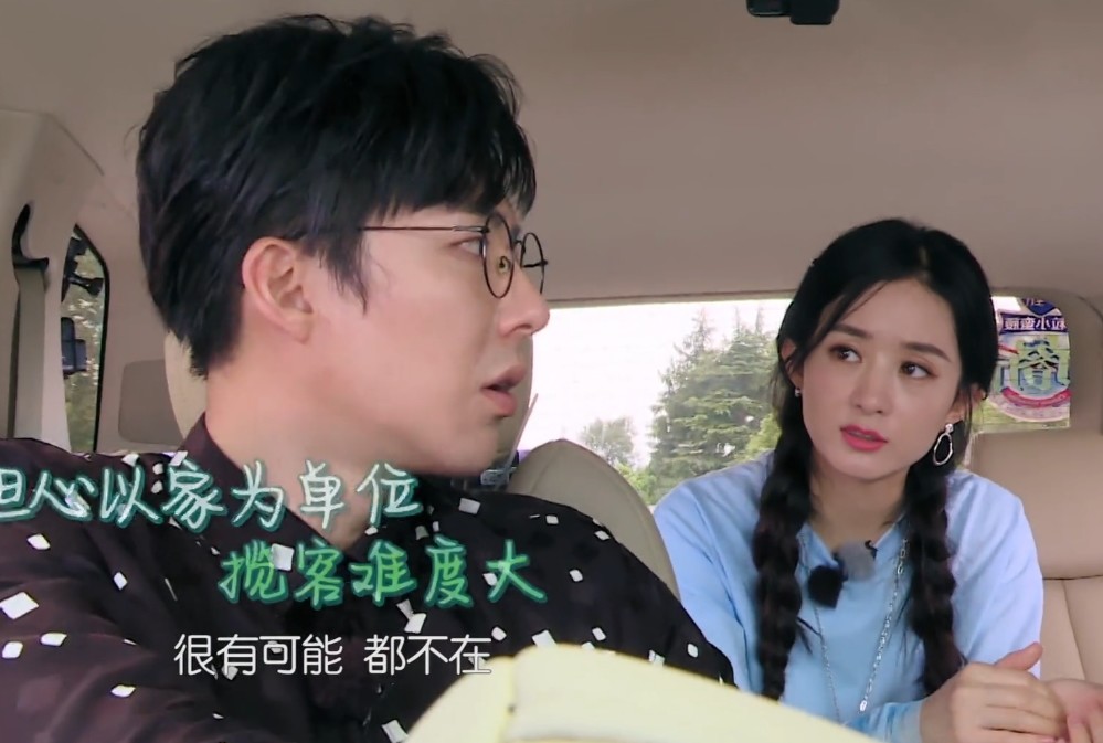 赵丽颖被刘宇宁逗的大笑,镜头怼脸上都不知道,近景下鼻子堪比整容