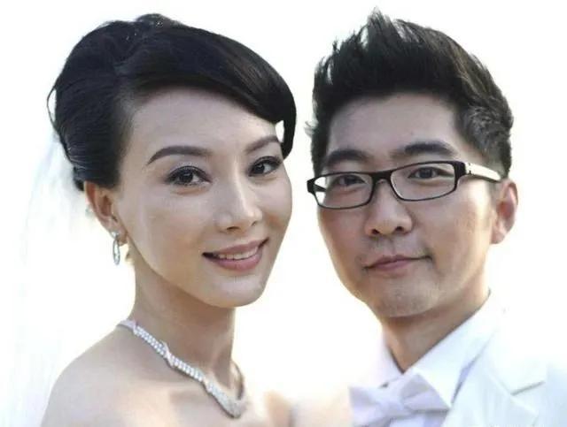 陈数老公回应：陈数老公搂神秘女子亲密合影回应来了 还配了另外两人的照片