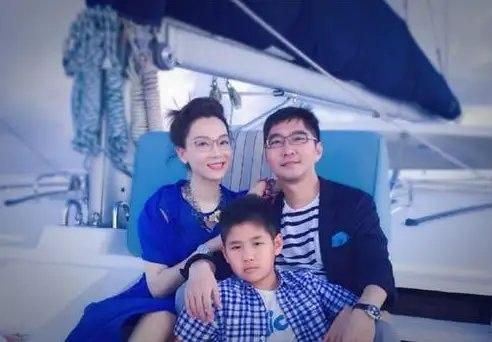 陈数老公回应：陈数老公搂神秘女子亲密合影回应来了 还配了另外两人的照片