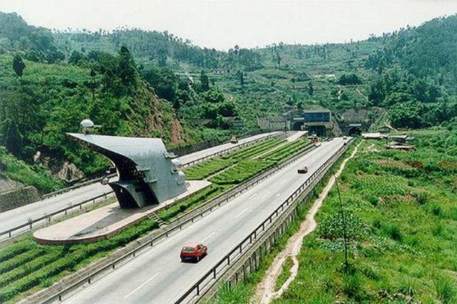 成渝高速龙泉山隧道