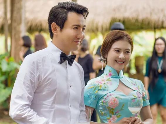 沈腾|沈腾夜会友人，与白衣短裙美女同进会所，离开时不停检查衣服