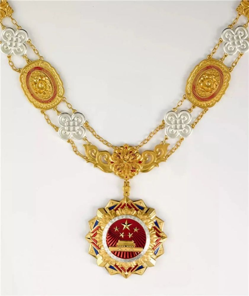 钟南山院士脖子上的共和国勋章,全国各地仅有9人佩戴!