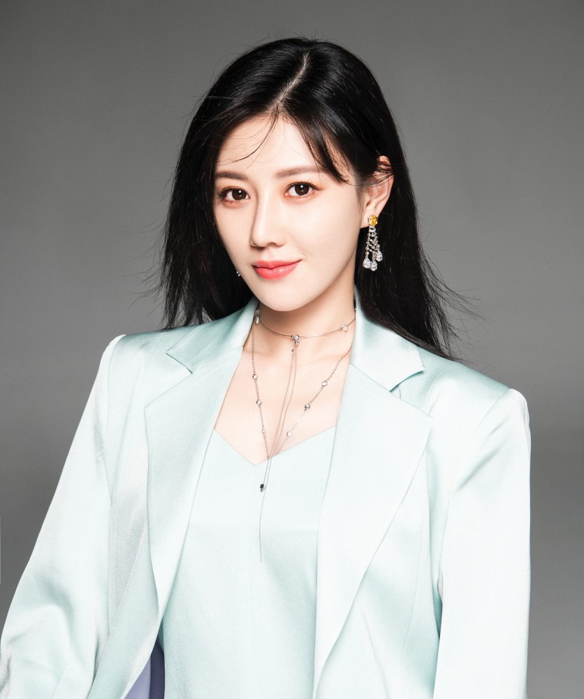 琉璃紫狐下线意难平侯梦瑶发文告别现代装美到差点认不出