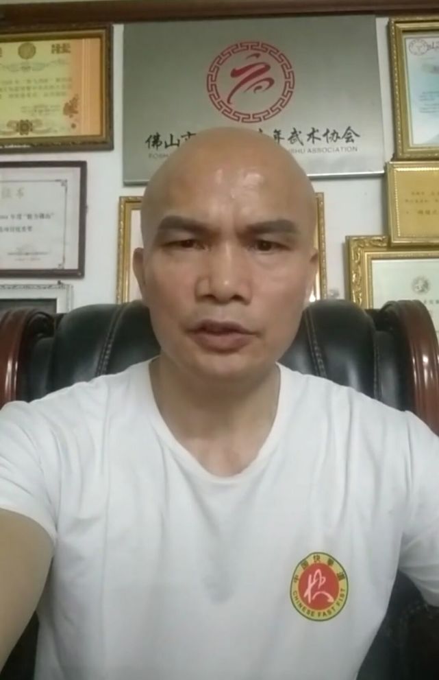 打算与佛山扬龙武馆的创始人快拳道教头黎伟军师傅进行比武切磋,完成