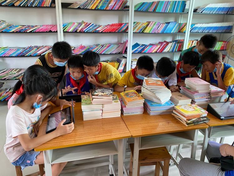 阅读点亮微光深圳援建紫金佛岭小学图书馆正式开馆