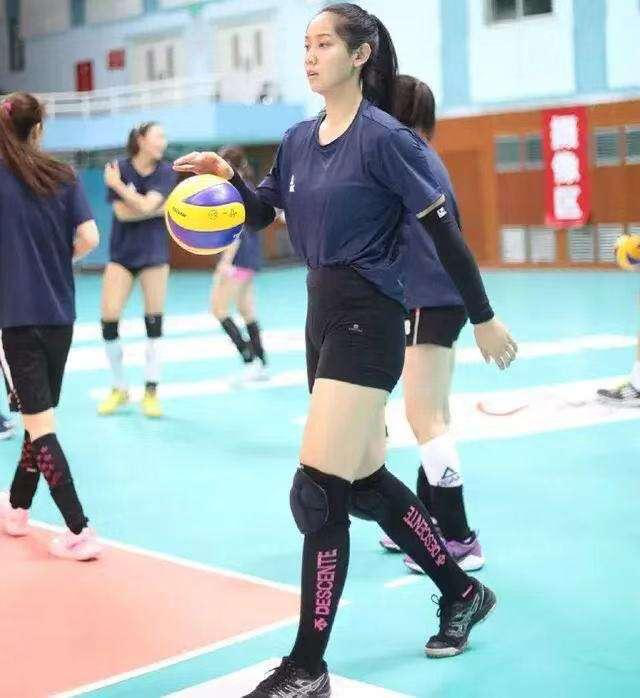 她就是出生于2000年的00后小将王佳筝,身高1米90的