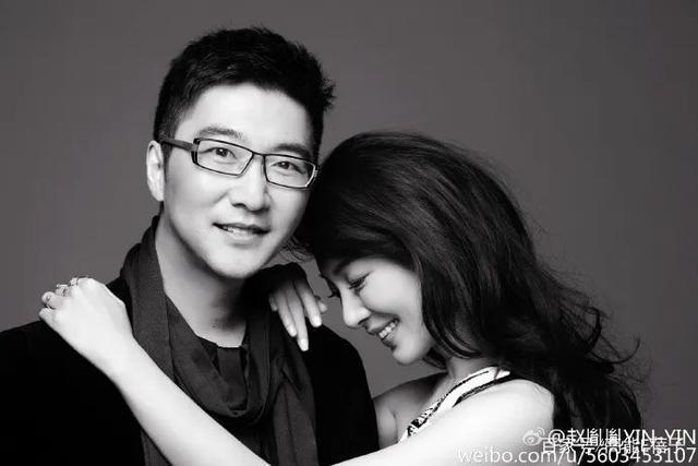 晒与年轻女子亲密合照公开叫板妻子陈数赵胤胤发声回应了