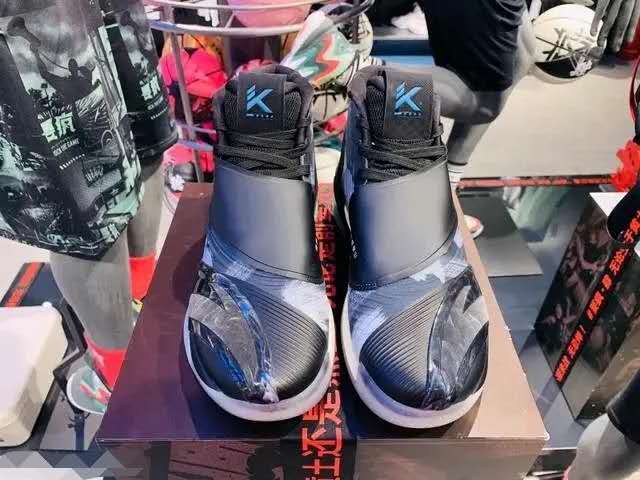 克莱汤普森新一代签名战靴安踏kt6本月17日正式发布