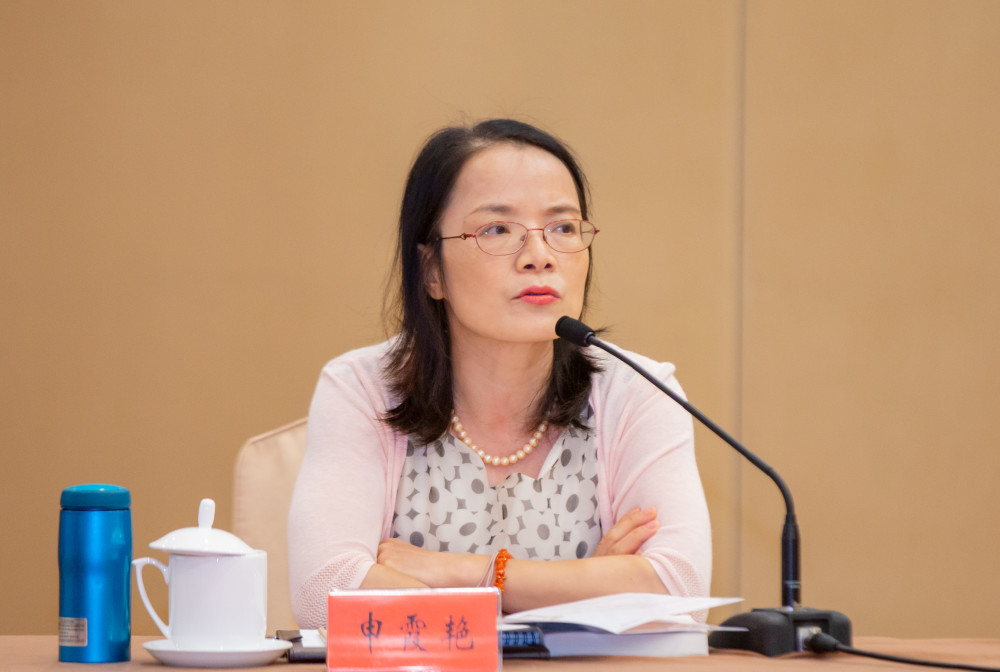 "暨南大学教授申霞艳说,这本身没有问题,因为小说的核心应该是一个