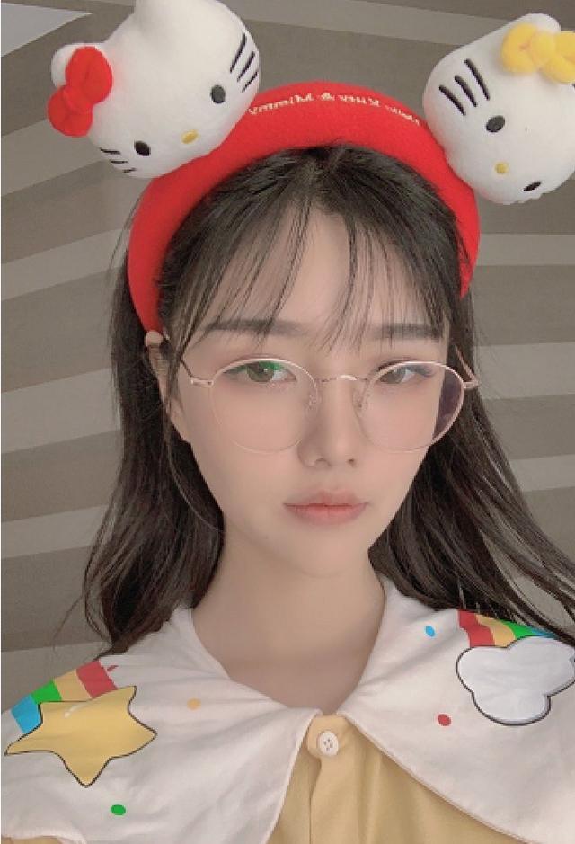 和平精英高颜值主播柔柔,女神颜值下本质是沙雕,誓要练出马甲线