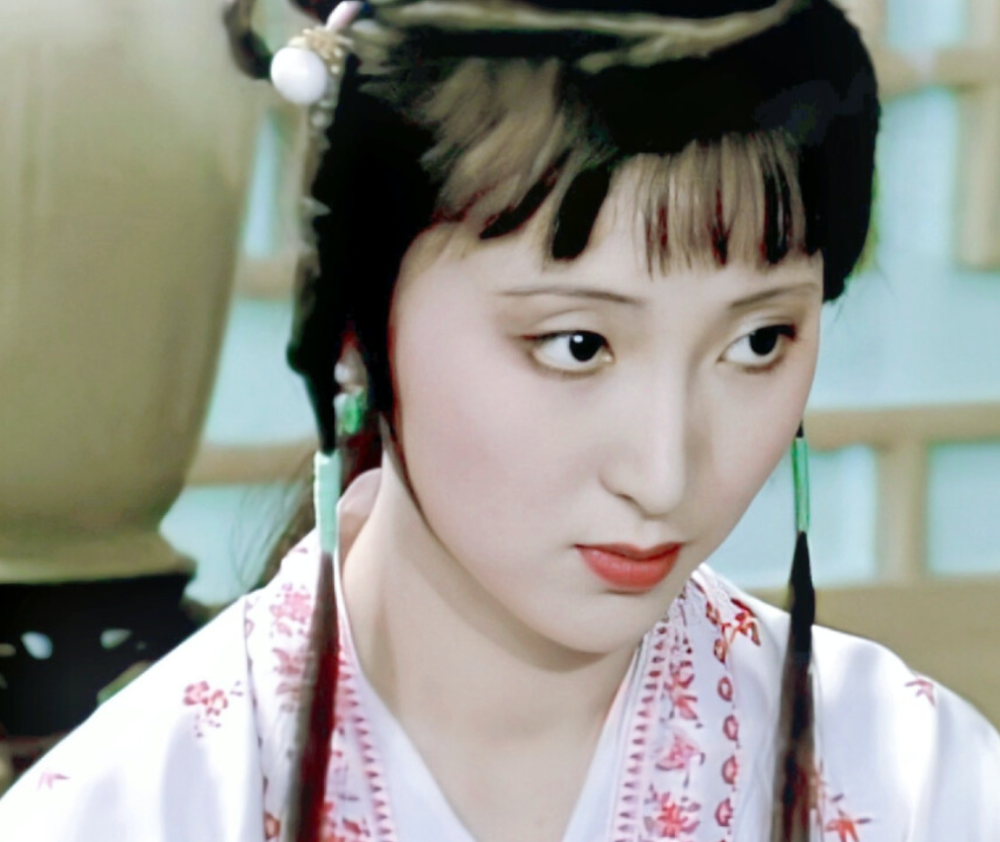 林黛玉|宝玉黛玉正要聊燕窝，为何看见赵姨娘，就默默使眼色悄悄走开？