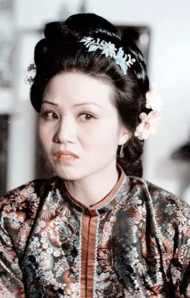 林黛玉|宝玉黛玉正要聊燕窝，为何看见赵姨娘，就默默使眼色悄悄走开？