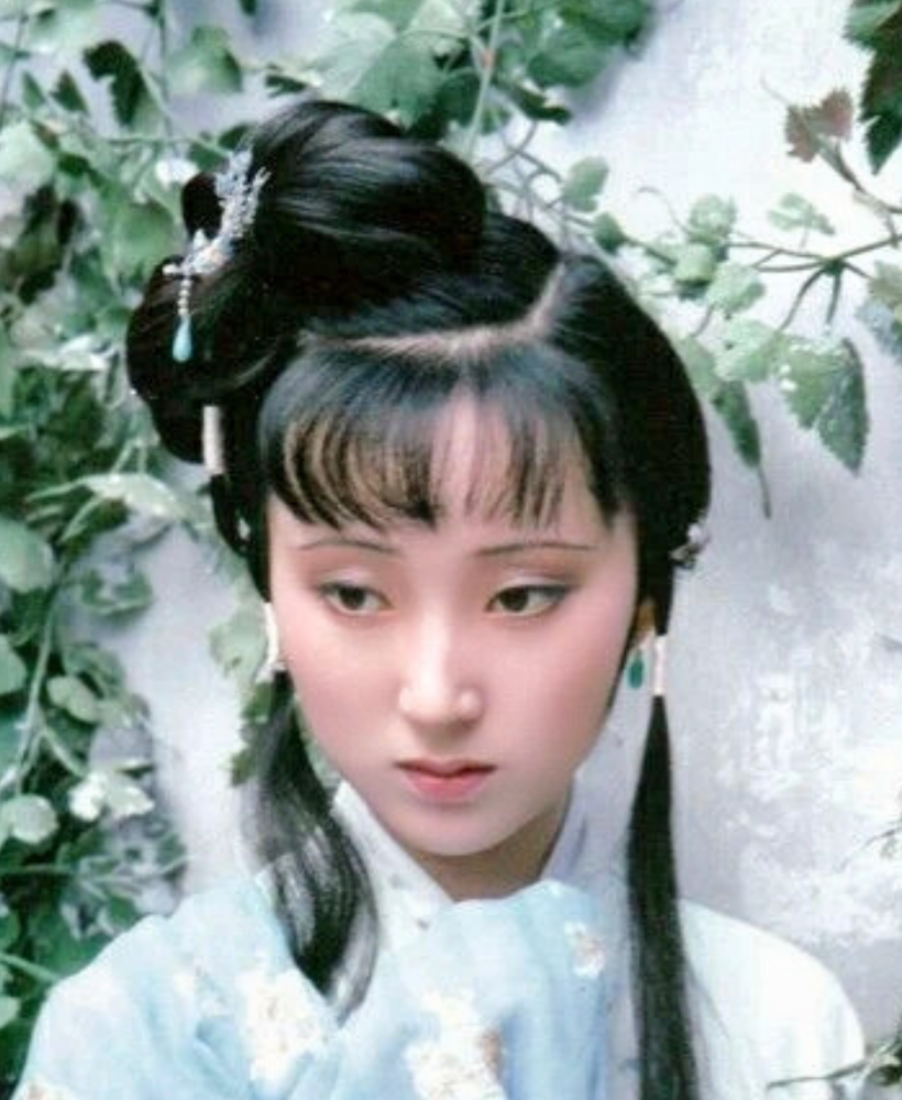 林黛玉|宝玉黛玉正要聊燕窝，为何看见赵姨娘，就默默使眼色悄悄走开？