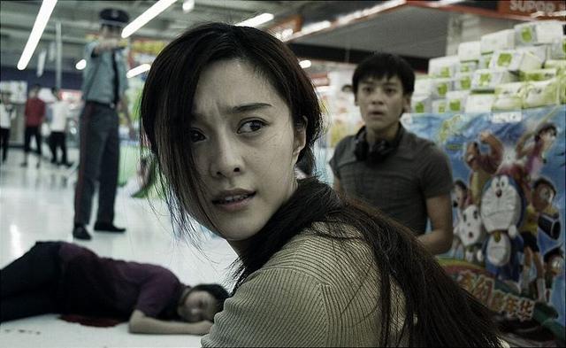 范冰冰|范冰冰回应复合传闻，晒自拍透露事业动向，额头发际线太感人