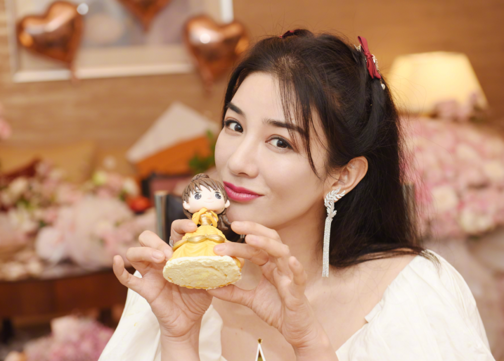 黄奕|黄奕生日年龄闹乌龙，在线Q媒体：我才43，过个生日怎么大两岁