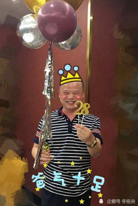 黄子韬|黄子韬父亲追悼会在八宝山殡仪馆低调举行，演员赵奕欢等现身送别