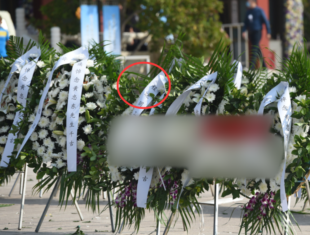 黄子韬|黄子韬爸爸是突然病逝？母子俩曾开心购物无异常，黄忠东全程缺席