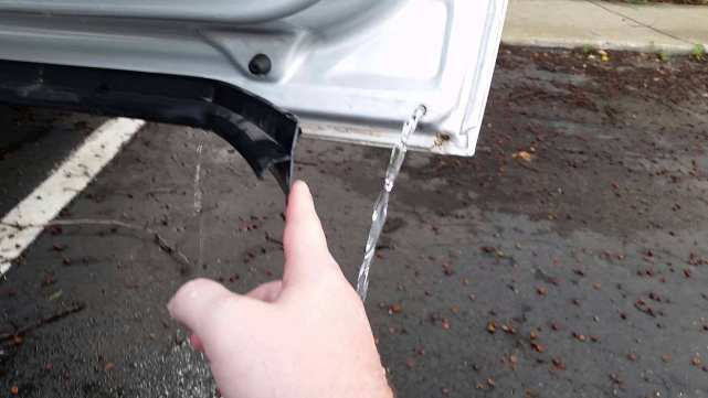 原来汽车上有这么多排水孔你都知道在哪儿吗