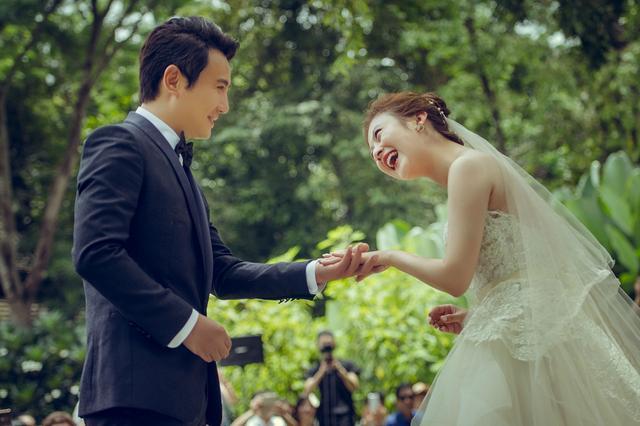 沈腾|沈腾夜会美女被拍！疑打暗号会所过夜，怕露馅离开后反复检查衣服