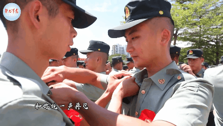 退伍老兵回部队怎么穿搭_部队老兵退伍黑板报(3)