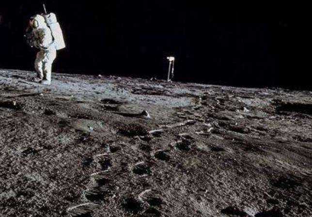 月球|月球背面的“秘密”被揭开？中国卫星传回图像，原来霍金说的没错