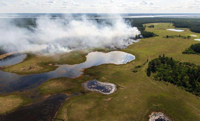 北极圈|北极大火肆虐，已释放244兆吨二氧化碳，会加速地球二次变暖？