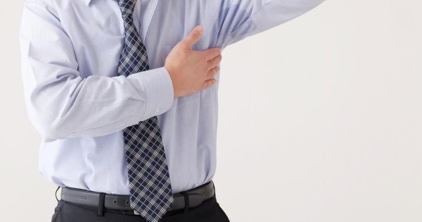 止汗剂 睡前用 才有效 新诚智慧解析怎么用最能止汗 消除体味 邱足满 汗腺 过敏体质 智慧