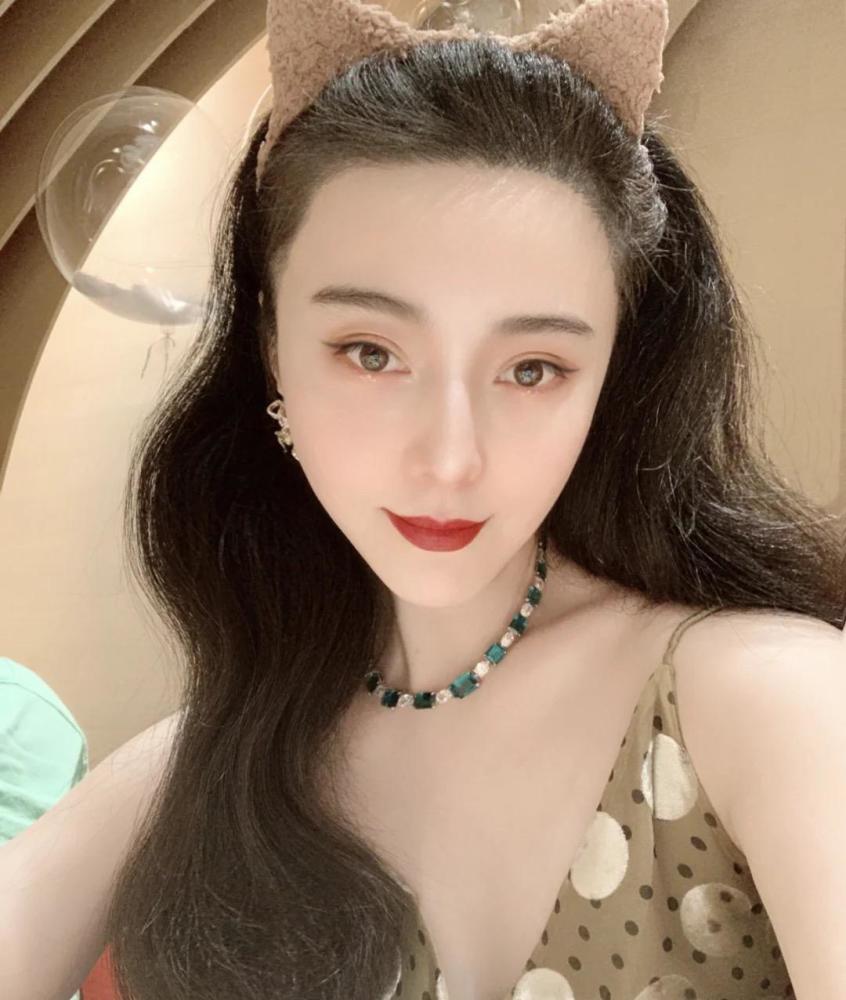 范冰冰|范冰冰自拍高调炫富，38岁素颜吊带秀好身材，或是为复出做预热