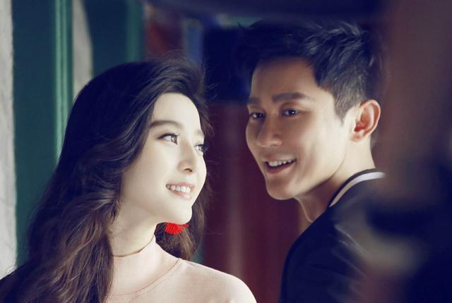 范冰冰|范冰冰自拍细节曝光，李晨似在上海示爱求复合，复出亦是近在眼前