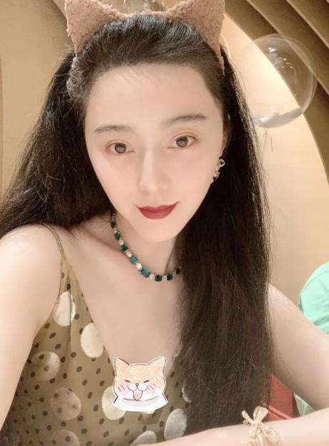 范冰冰|范冰冰自拍细节曝光，李晨似在上海示爱求复合，复出亦是近在眼前