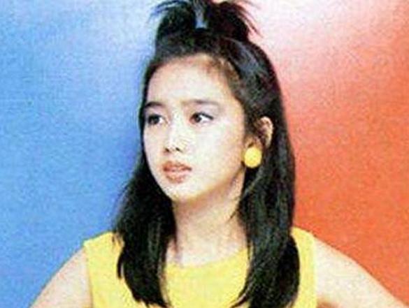 刘德华|刘德华女儿近照颜值爆表，遗传了爸妈的优越基因，一家三口美如画